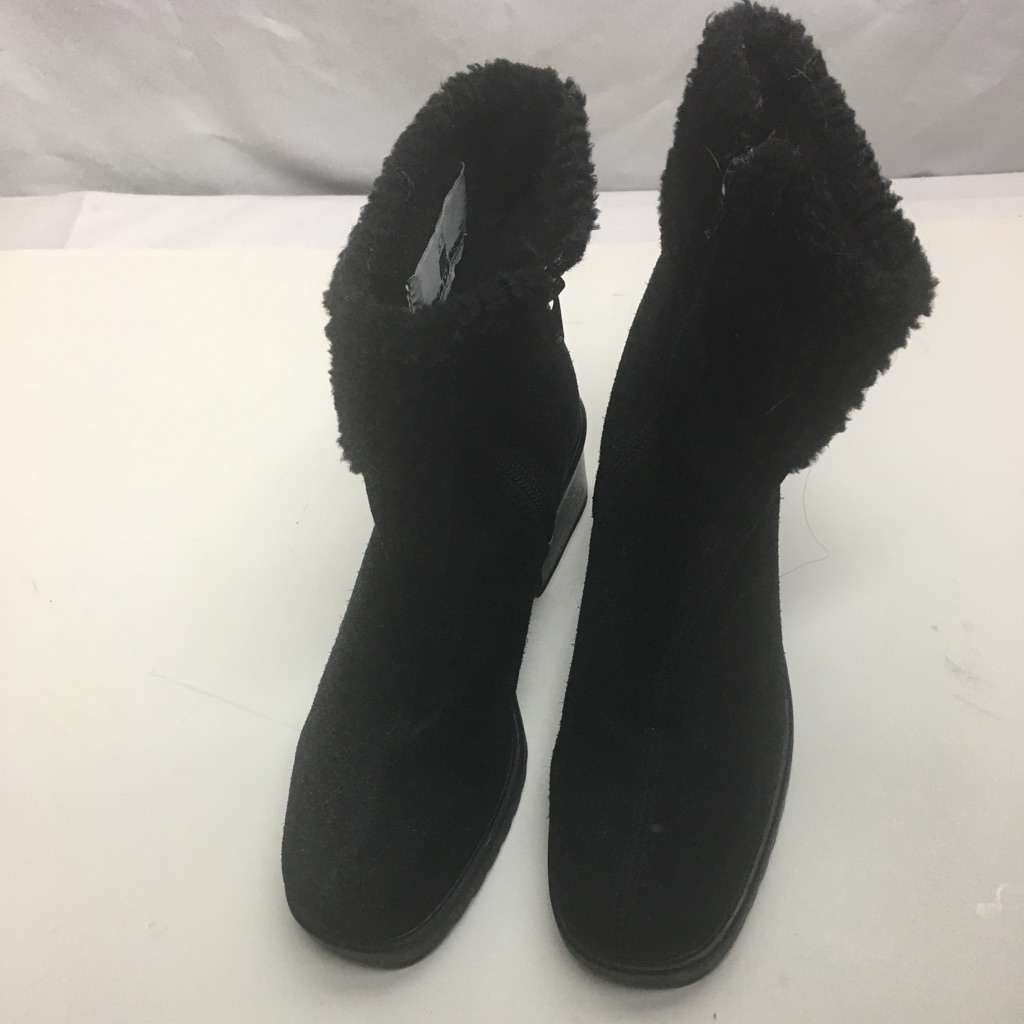 La Canadienne Zip-Up Block Heel Faux Suede Boots